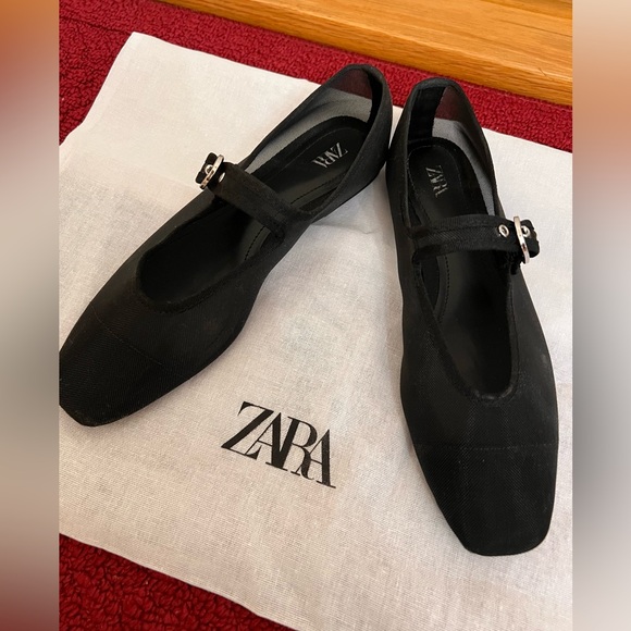 Flat Mesh Mary Jane’s - Picture 3 of 4